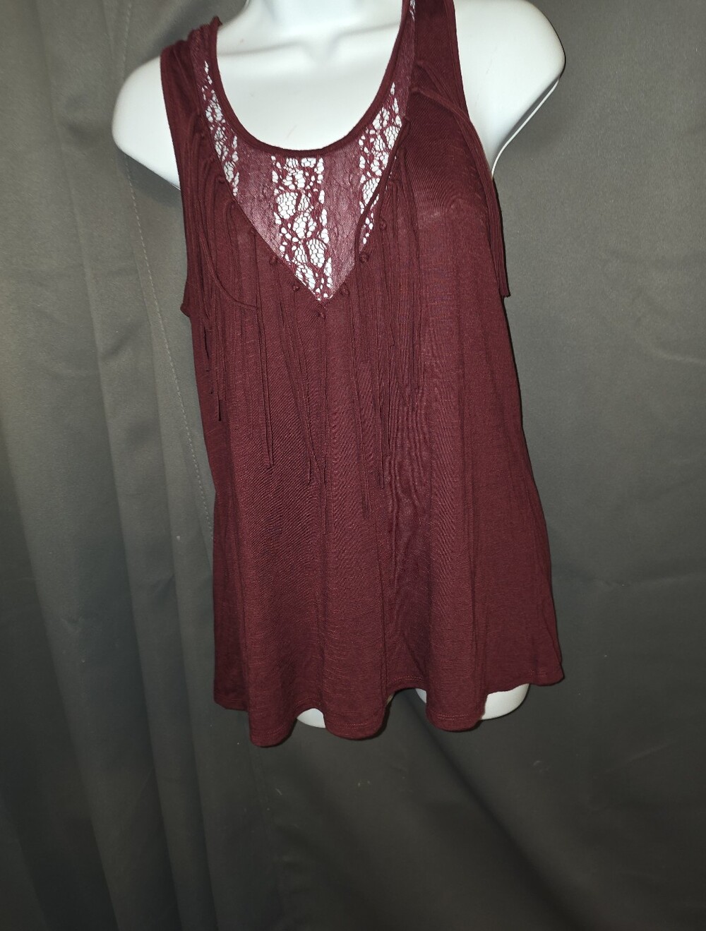 Vanity Burgundy Lace-Detail Tank Top M